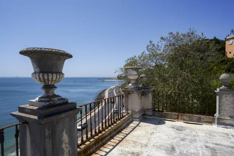 Palácio na 1º Linha de Mar em Paço de Arcos
