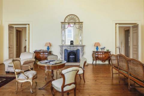 Palácio na 1º Linha de Mar em Paço de Arcos