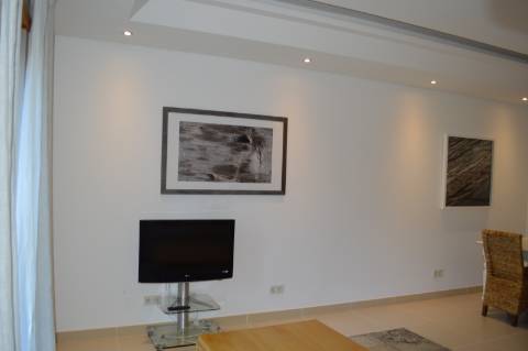 Moradia geminada de 2 + 1 quartos situada no condomínio fechado e privado The Crest em Vale Formoso