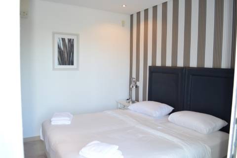 Moradia geminada de 2 + 1 quartos situada no condomínio fechado e privado The Crest em Vale Formoso