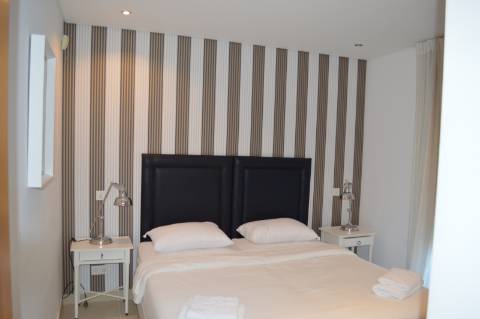 Moradia geminada de 2 + 1 quartos situada no condomínio fechado e privado The Crest em Vale Formoso