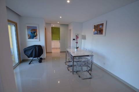 Moradia T1inserida em condomínio com piscina