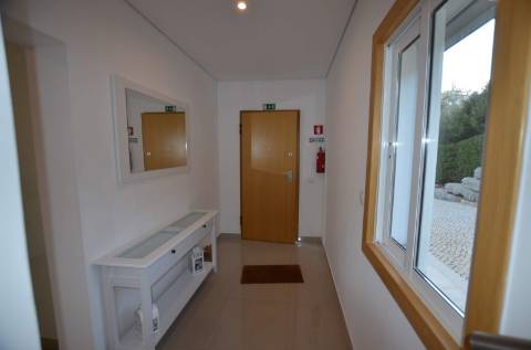 Moradia T1inserida em condomínio com piscina