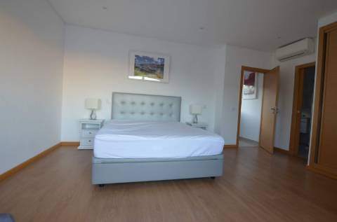 Moradia T1inserida em condomínio com piscina