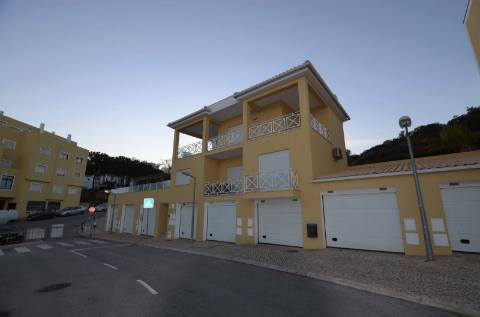 Moradia T1inserida em condomínio com piscina