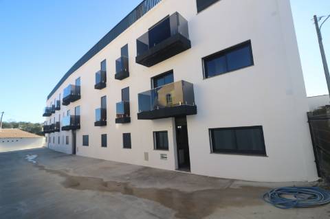 Apartamento T5 Duplex Novo, com exposição solar a sul e vistas deslumbrantes de campo e mar em São Brás de Alportel