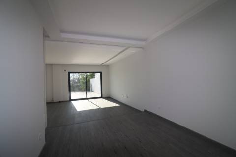 Apartamento T5 Duplex Novo, com exposição solar a sul e vistas deslumbrantes de campo e mar em São Brás de Alportel