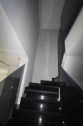 Apartamento T5 Duplex Novo, com exposição solar a sul e vistas deslumbrantes de campo e mar em São Brás de Alportel