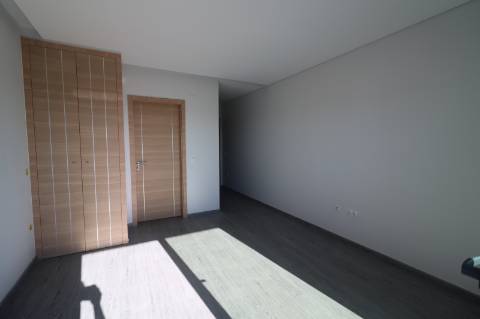 Apartamento T5 Duplex Novo, com exposição solar a sul e vistas deslumbrantes de campo e mar em São Brás de Alportel