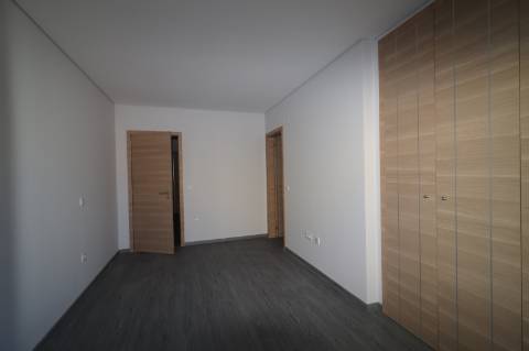 Apartamento T5 Duplex Novo, com exposição solar a sul e vistas deslumbrantes de campo e mar em São Brás de Alportel