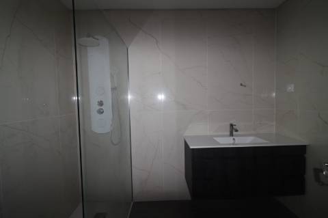 Apartamento T5 Duplex Novo, com exposição solar a sul e vistas deslumbrantes de campo e mar em São Brás de Alportel