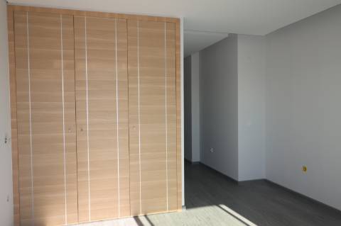 Apartamento T5 Duplex Novo, com exposição solar a sul e vistas deslumbrantes de campo e mar em São Brás de Alportel