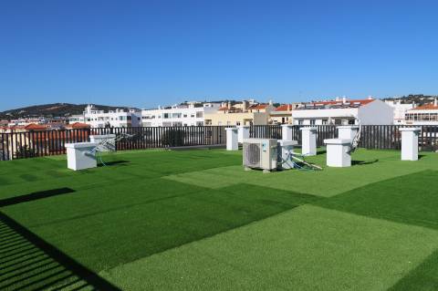 Apartamento T5 Duplex Novo, com exposição solar a sul e vistas deslumbrantes de campo e mar em São Brás de Alportel