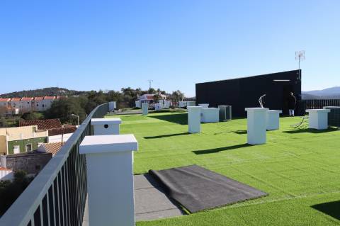 Apartamento T5 Duplex Novo, com exposição solar a sul e vistas deslumbrantes de campo e mar em São Brás de Alportel