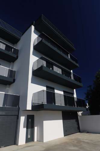 Apartamento T5 Duplex Novo, com exposição solar a sul e vistas deslumbrantes de campo e mar em São Brás de Alportel