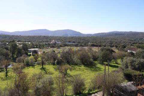 Apartamento T5 Duplex Novo, com exposição solar a sul e vistas deslumbrantes de campo e mar em São Brás de Alportel