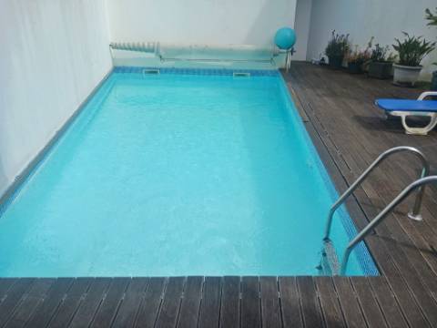 Fantástica moradia T4 com piscina, junto da Av. da Boavista. - Serralves