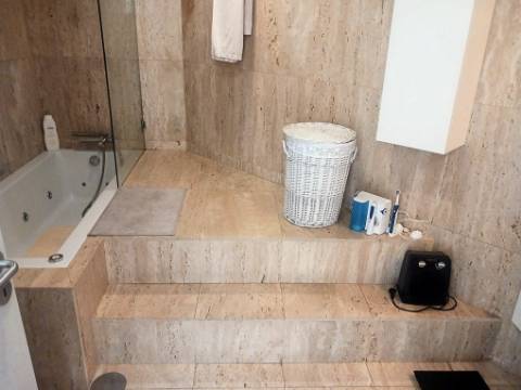 Fantástica moradia T4 com piscina, junto da Av. da Boavista. - Serralves