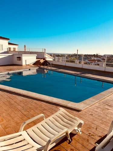 Apartamento T1 +1 remodelado em condomínio com piscina