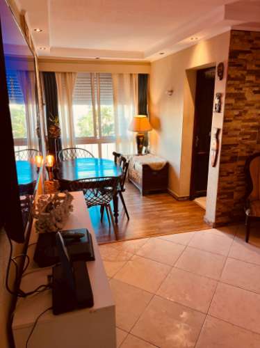 Apartamento T1 +1 remodelado em condomínio com piscina