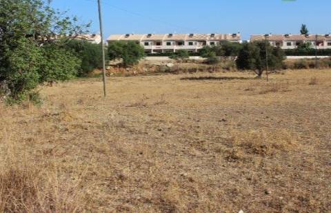 Terreno para construção de 10 moradias nas Ferreiras