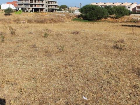 Terreno para construção de 10 moradias nas Ferreiras