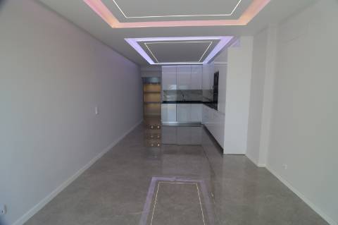 Apartamento T2 remodelado primeira linha de Mar em Quarteira
