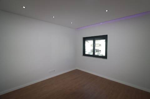 Apartamento T2 remodelado primeira linha de Mar em Quarteira