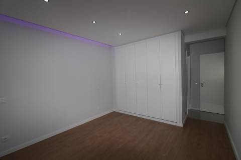 Apartamento T2 remodelado primeira linha de Mar em Quarteira