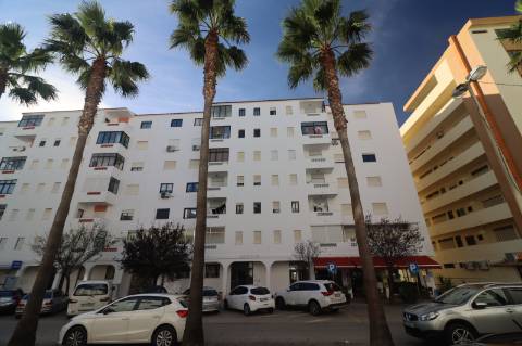 Apartamento T2 remodelado primeira linha de Mar em Quarteira