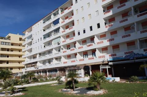 Apartamento T2 remodelado primeira linha de Mar em Quarteira