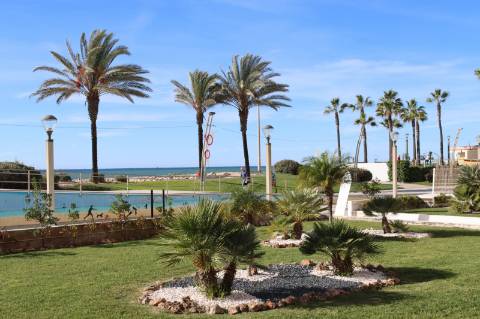 Apartamento T2 remodelado primeira linha de Mar em Quarteira