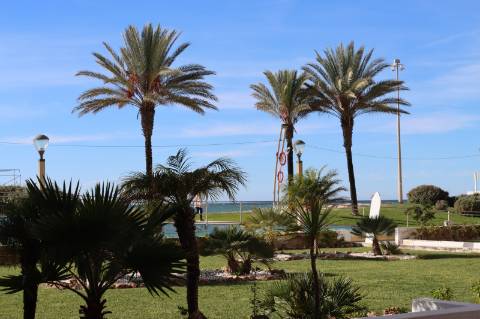 Apartamento T2 remodelado primeira linha de Mar em Quarteira