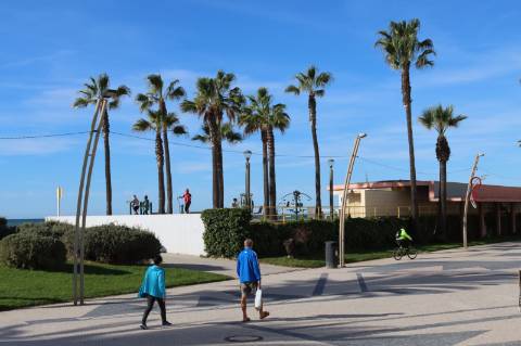 Apartamento T2 remodelado primeira linha de Mar em Quarteira