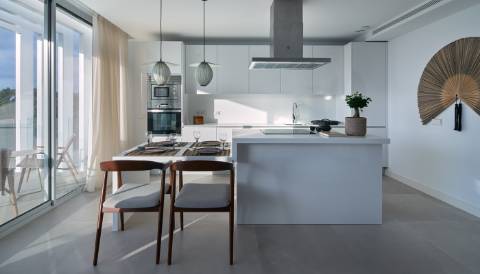 Moradia em banda T3, com terraço.