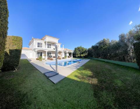 Fantástica moradia T4 com vista mar e piscina - Loulé, Algarve