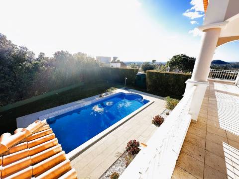 Fantástica moradia T4 com vista mar e piscina - Loulé, Algarve