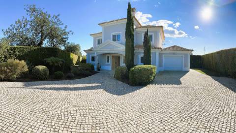 Fantástica moradia T4 com vista mar e piscina - Loulé, Algarve