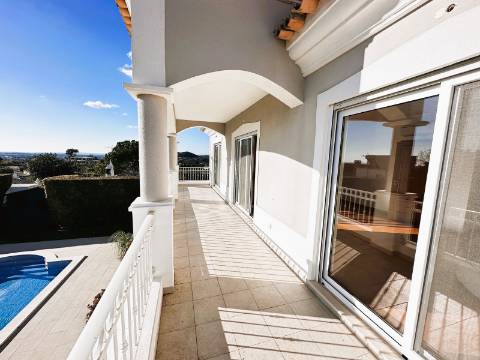 Fantástica moradia T4 com vista mar e piscina - Loulé, Algarve