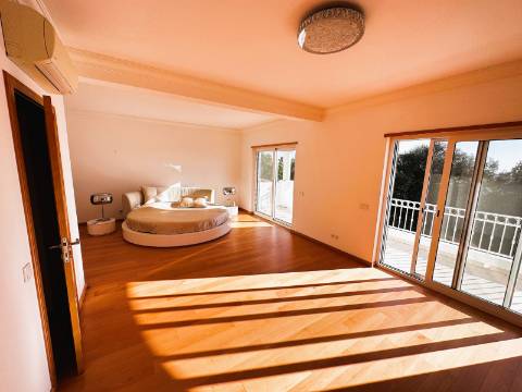 Fantástica moradia T4 com vista mar e piscina - Loulé, Algarve