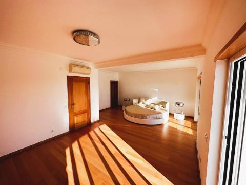 Fantástica moradia T4 com vista mar e piscina - Loulé, Algarve