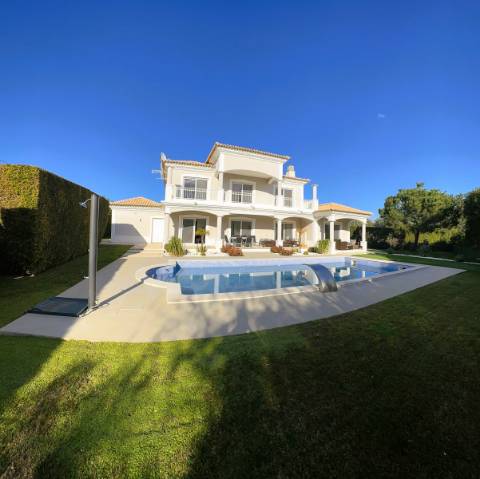 Fantástica moradia T4 com vista mar e piscina - Loulé, Algarve