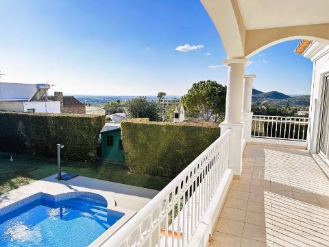 Fantástica moradia T4 com vista mar e piscina - Loulé, Algarve