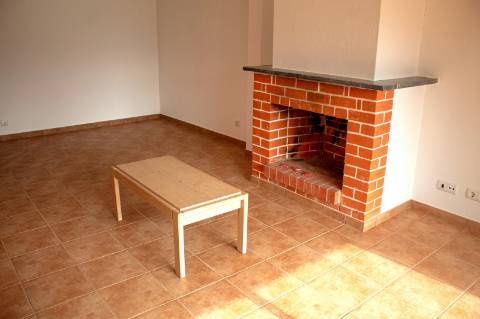 Moradia T3 Isolada com Armazém e amplo terreno