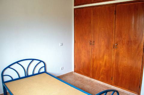 Moradia T3 Isolada com Armazém e amplo terreno