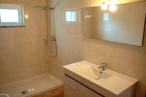 Moradia T3 Isolada com Armazém e amplo terreno