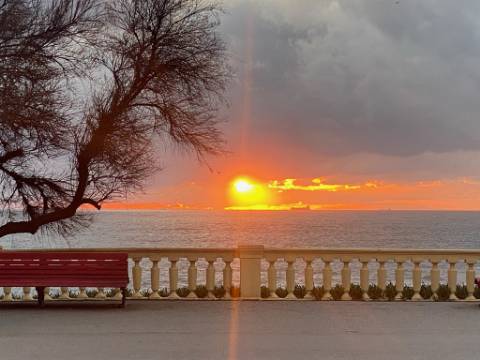 Apartamento T2 com vista mar, avenida principal da Foz do Douro.