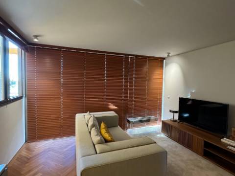 Apartamento T2 com vista mar, avenida principal da Foz do Douro.