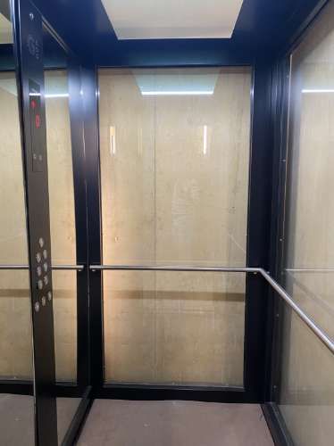 Apartamento T2 com vista mar, avenida principal da Foz do Douro.