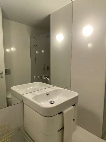 Apartamento T2 com vista mar, avenida principal da Foz do Douro.